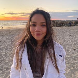 Meet your Posher, Cassandra